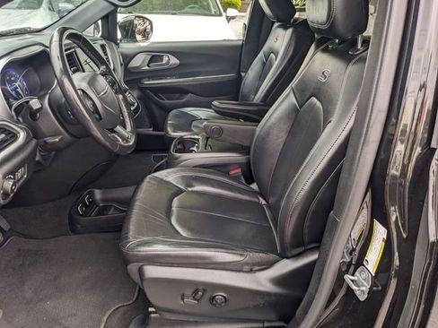 Certified 2021 Chrysler Pacifica Touring-L w/ S Appearance Package image 6