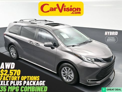 Used 2022 Toyota Sienna XLE w/ XLE Plus Package image 1
