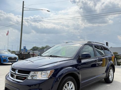 Used 2018 Dodge Journey SXT image 3