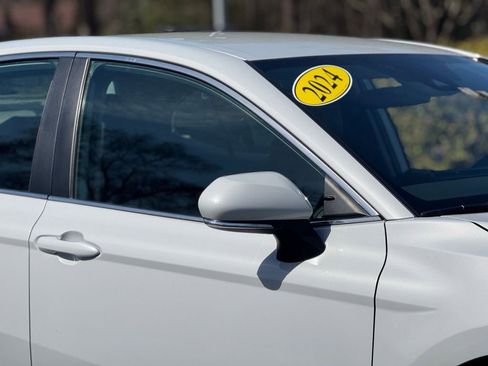 Used 2024 Toyota Camry SE image 7