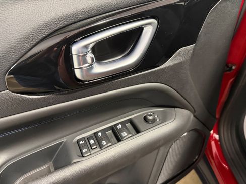 New 2026 Jeep Compass Latitude image 9