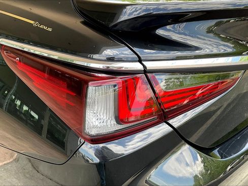Used 2024 Lexus ES 350 w/ Premium Package FWD image 23