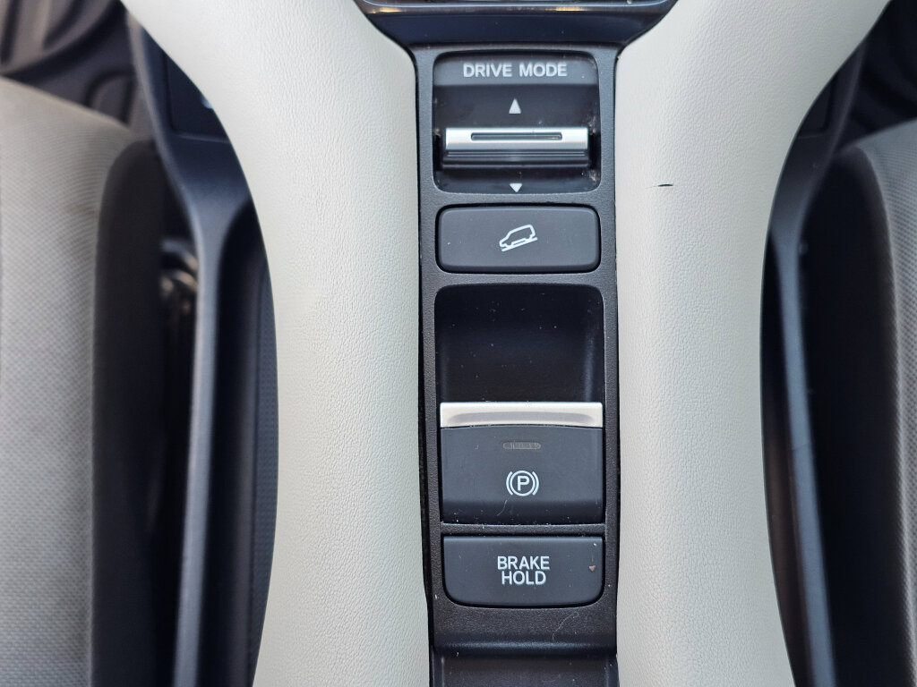 Certified 2023 Honda HR-V LX image 28