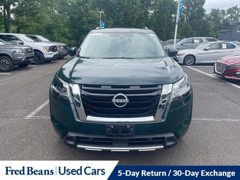 Used 2024 Nissan Pathfinder SL AWD/4WD image 2