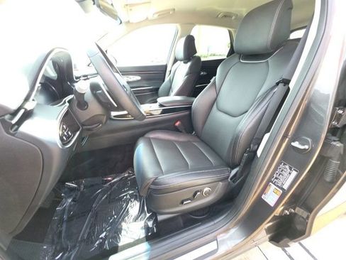 Used 2025 Genesis GV70 2.5T AWD/4WD image 12
