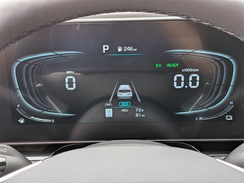 Used 2024 Kia Niro SX Touring image 16