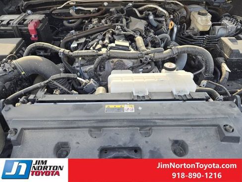 Used 2025 Toyota Tacoma SR5 AWD/4WD image 32