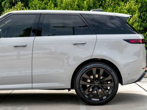 New 2026 Land Rover Range Rover Sport Dynamic SE AWD/4WD image 18