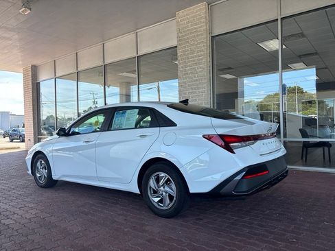 Used 2024 Hyundai Elantra SE FWD image 9