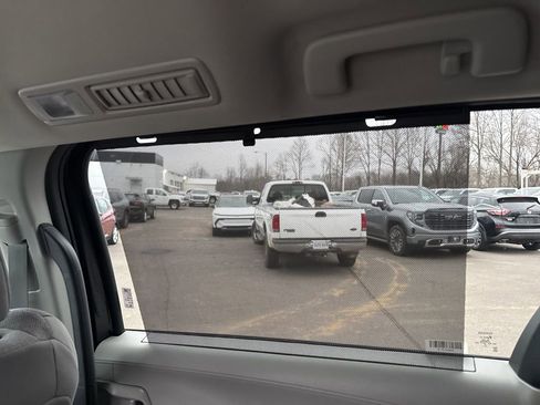 Used 2024 Toyota Sienna LE image 14