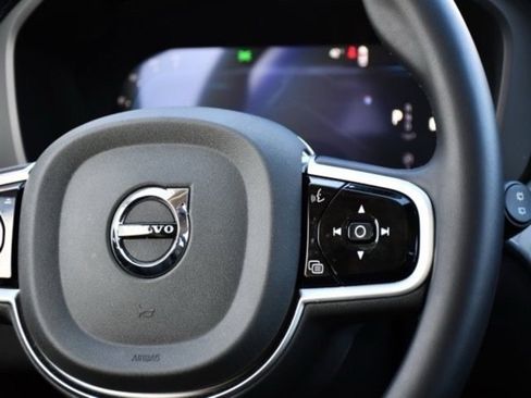 Used 2025 Volvo XC60 B5 Plus image 20