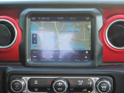 Used 2021 Jeep Gladiator Rubicon AWD/4WD image 18