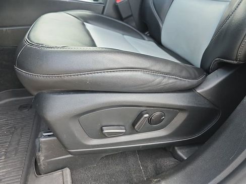 Used 2023 Ford Explorer XLT w/ Equipment Group 202A AWD/4WD image 23