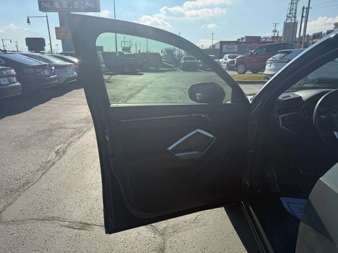Used 2020 Audi Q3 2.0T Premium w/ Convenience Package image 23