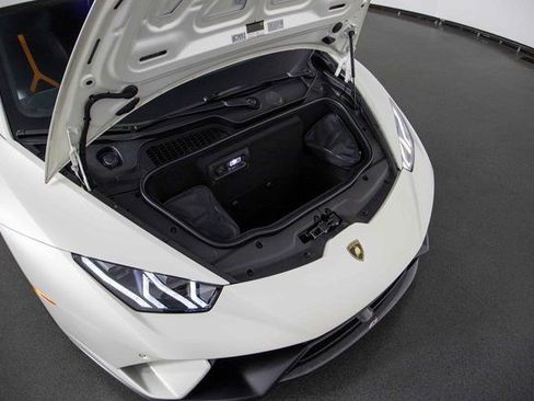 Used 2018 Lamborghini Huracan Performante image 25