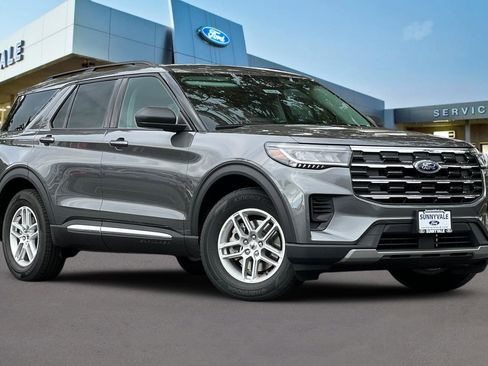 New 2025 Ford Explorer Active image 2