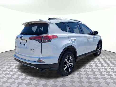 Used 2018 Toyota RAV4 XLE AWD/4WD image 2
