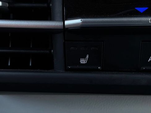 Used 2025 Toyota Sienna XLE FWD image 34