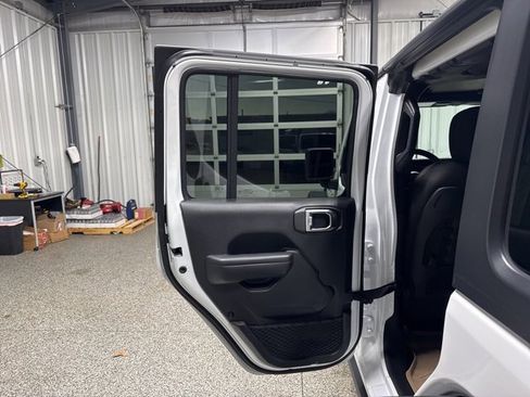 Used 2021 Jeep Wrangler Unlimited Rubicon image 17