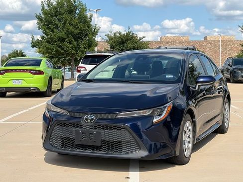 Used 2021 Toyota Corolla LE FWD image 3