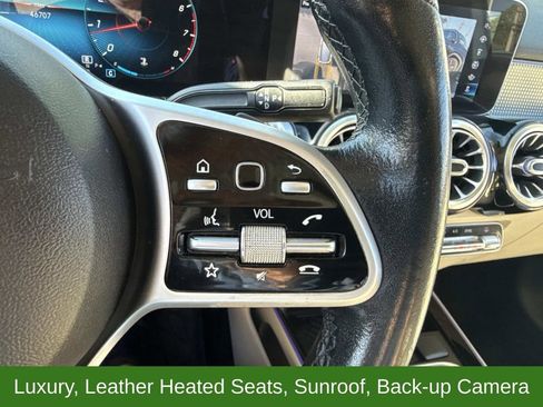 Used 2021 Mercedes-Benz GLB 250 4MATIC image 30