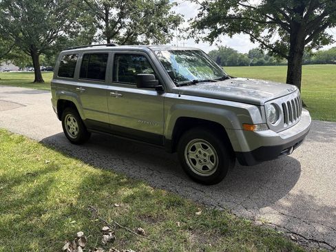 Used 2016 Jeep Patriot Sport w/ Power Value Group AWD/4WD image 11