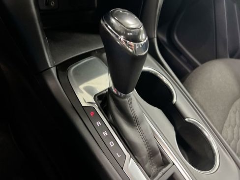 Used 2018 Chevrolet Equinox LT FWD image 16