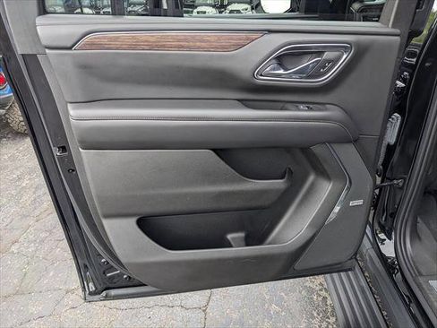 Used 2021 Chevrolet Suburban High Country w/ Premium Package AWD/4WD image 16