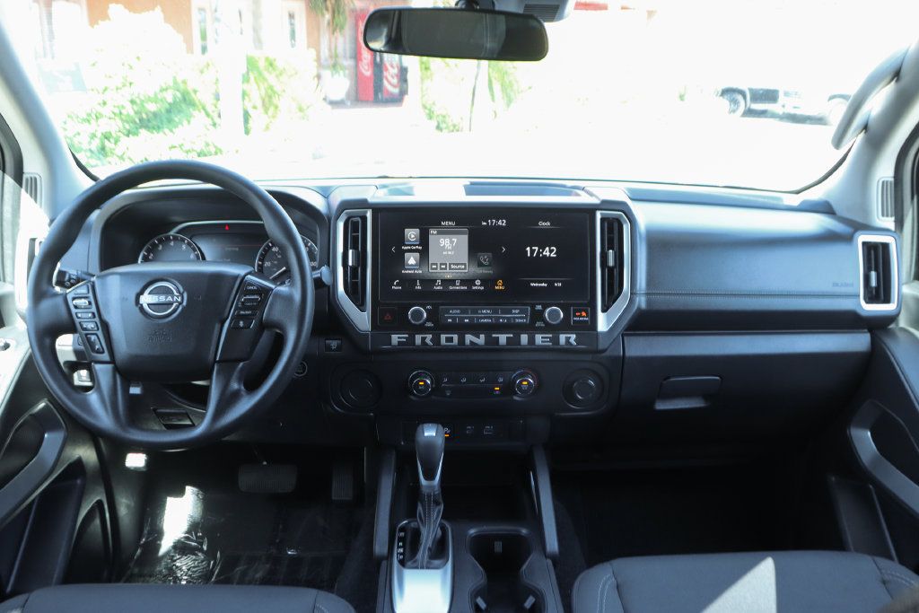 Used 2025 Nissan Frontier SV RWD image 25
