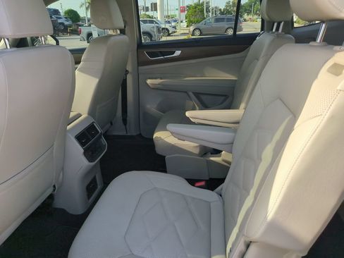 Certified 2024 Volkswagen Atlas SE w/ Panoramic Sunroof Package FWD image 6