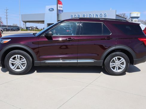 Used 2022 Ford Explorer XLT w/ Equipment Group 202A image 9