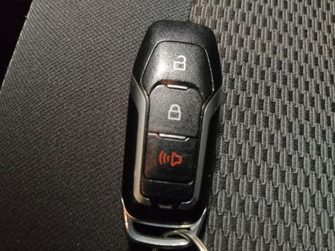 Used 2017 Ford Explorer XLT image 32