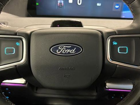 Used 2025 Ford Expedition Platinum AWD/4WD image 16