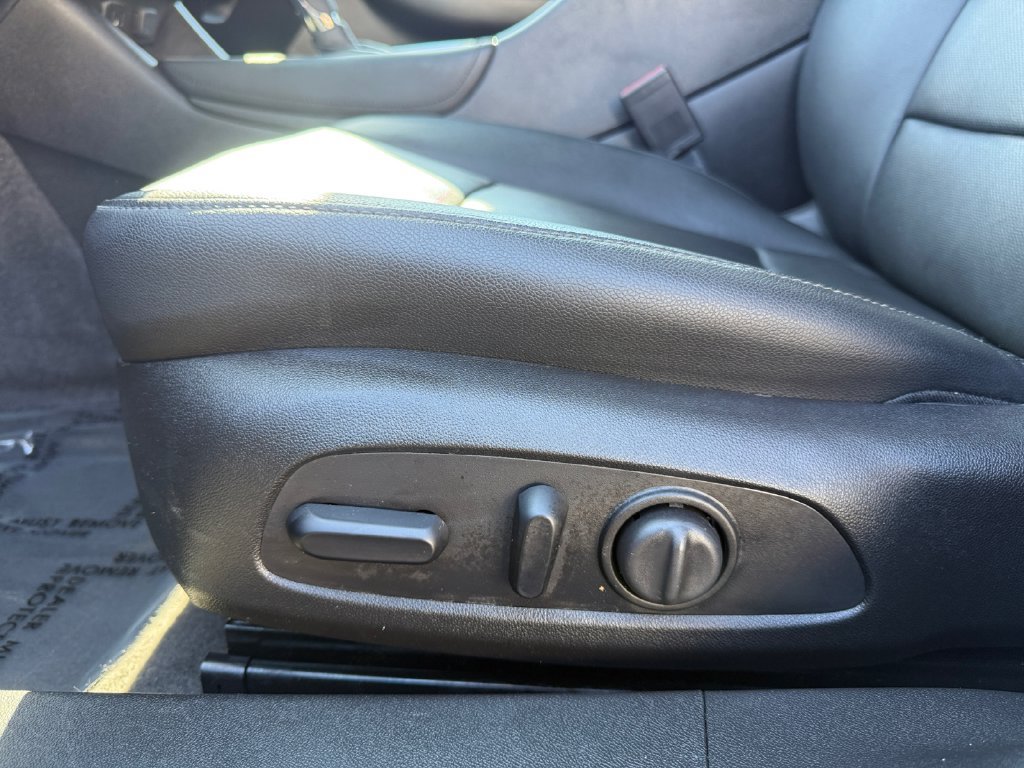 Used 2018 Chevrolet Malibu Premier w/ Premier Sun and Wheel Package FWD image 10