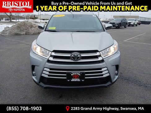 Used 2017 Toyota Highlander XLE w/ Carpet Mat Package image 2