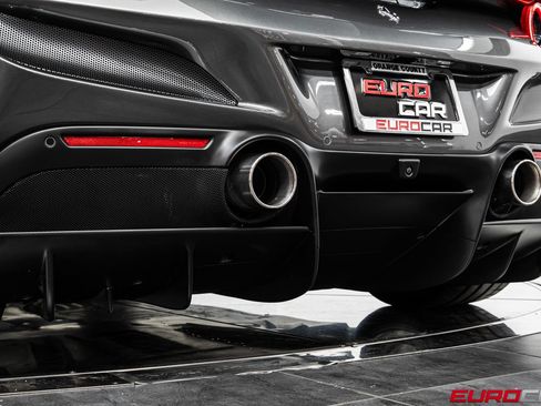 Used 2021 Ferrari F8 Tributo RWD image 24
