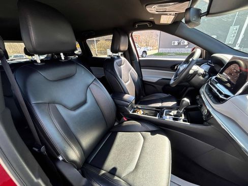 Used 2024 Jeep Compass Limited image 29