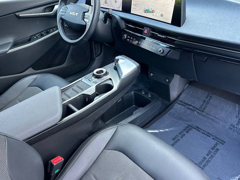 Used 2024 Kia EV6 Light image 17