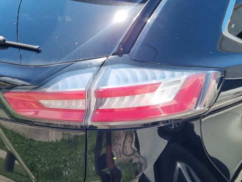 Used 2019 Ford Edge Titanium w/ Equipment Group 301A AWD/4WD image 10