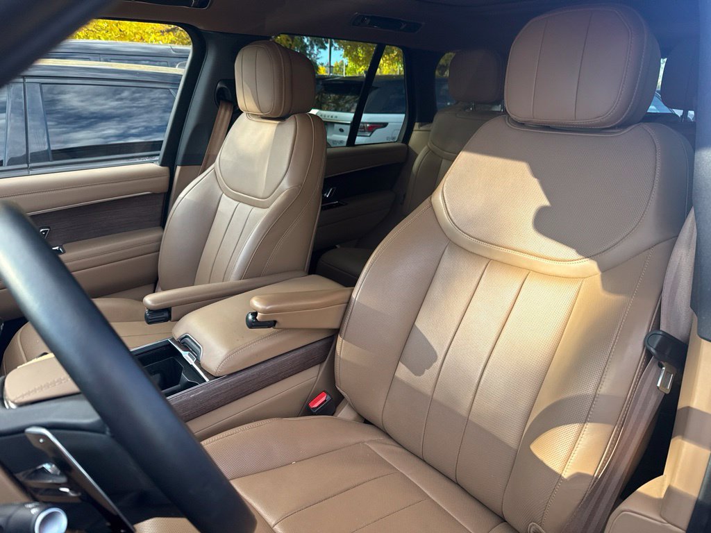 Certified 2025 Land Rover Range Rover SE AWD/4WD image 3