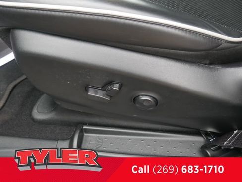 Used 2025 Chrysler Pacifica Limited FWD image 21