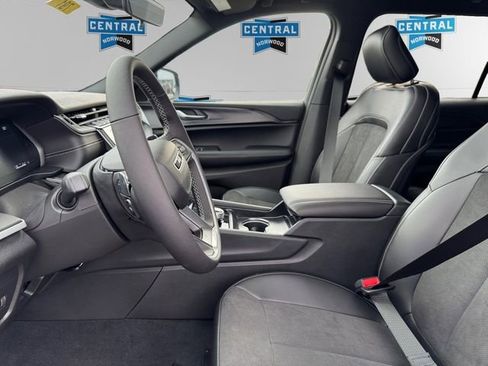 New 2025 Jeep Grand Cherokee L Altitude image 10