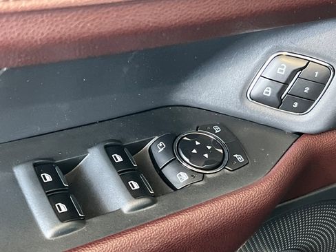 Used 2023 Ford Expedition Limited image 11