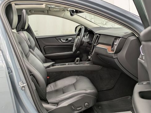 Used 2022 Volvo S60 B5 Momentum w/ Premium Package image 17