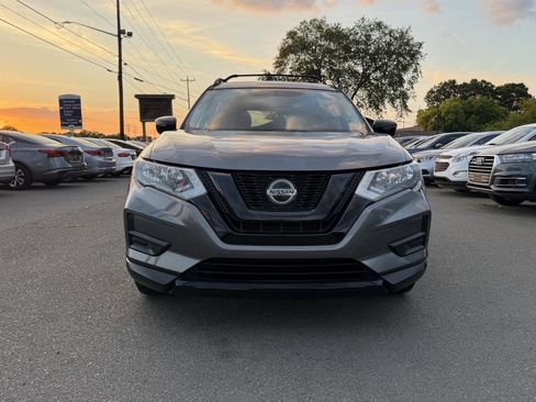 Used 2018 Nissan Rogue SV FWD image 2
