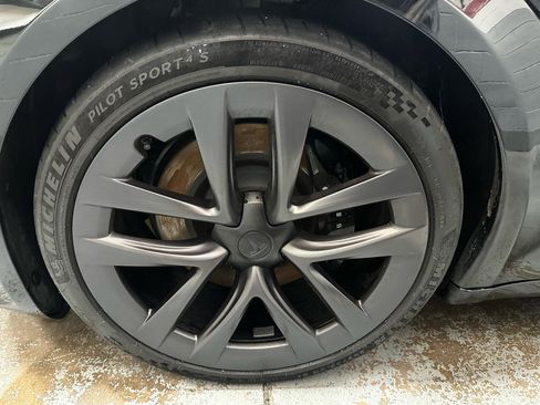 Used 2022 Tesla Model S Plaid image 25