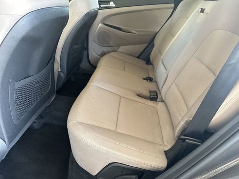 Used 2019 Hyundai Tucson SE image 30