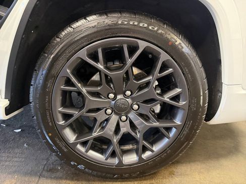 Used 2023 Jeep Grand Cherokee L Summit AWD/4WD image 26
