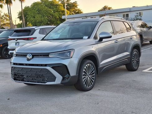 New 2026 Volkswagen Taos SE FWD image 3