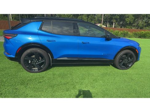 Used 2024 Chevrolet Equinox EV RS FWD image 3